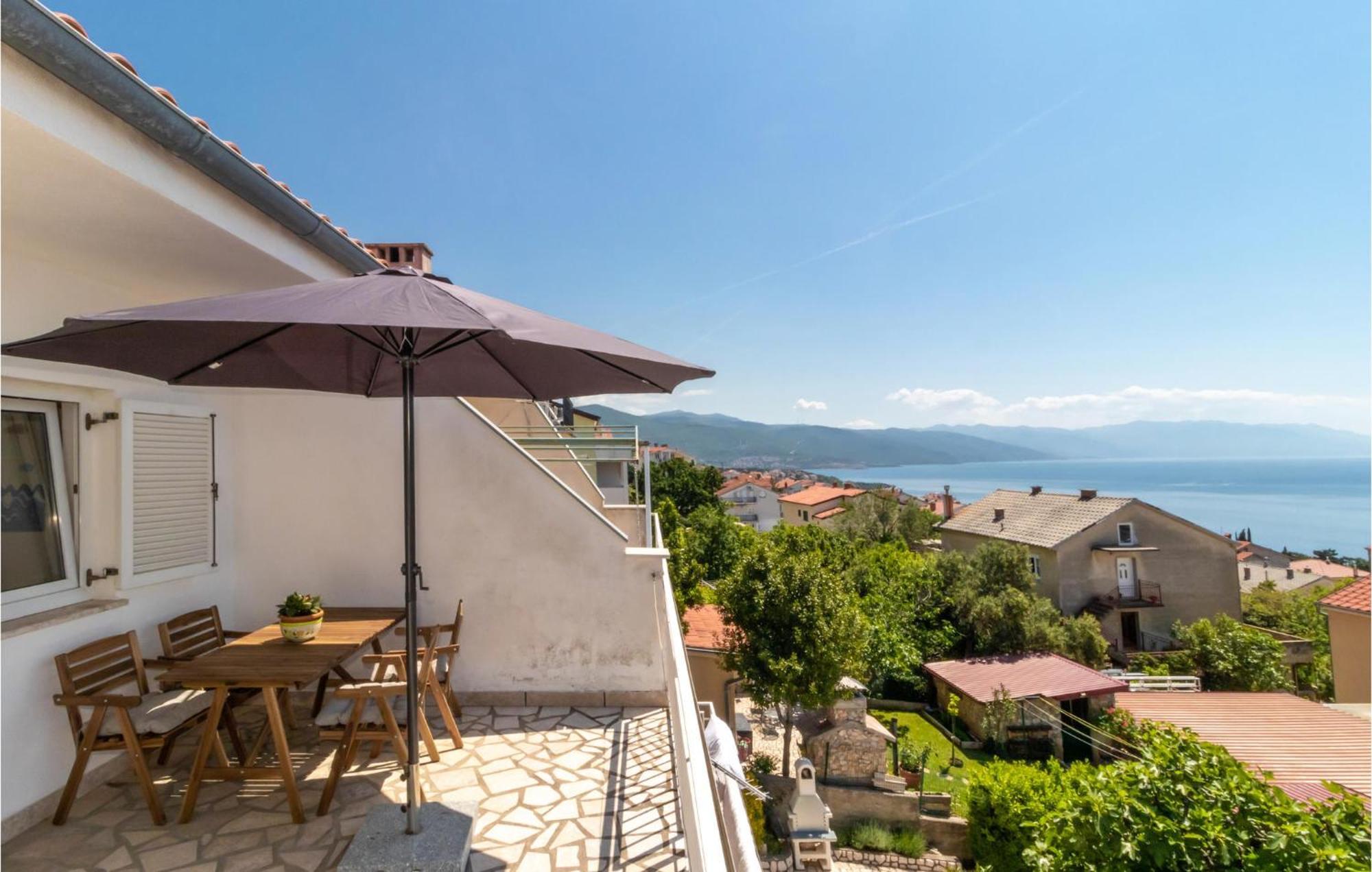 Lovely Apartment In Novi Vinodolski With Wifi Bagian luar foto
