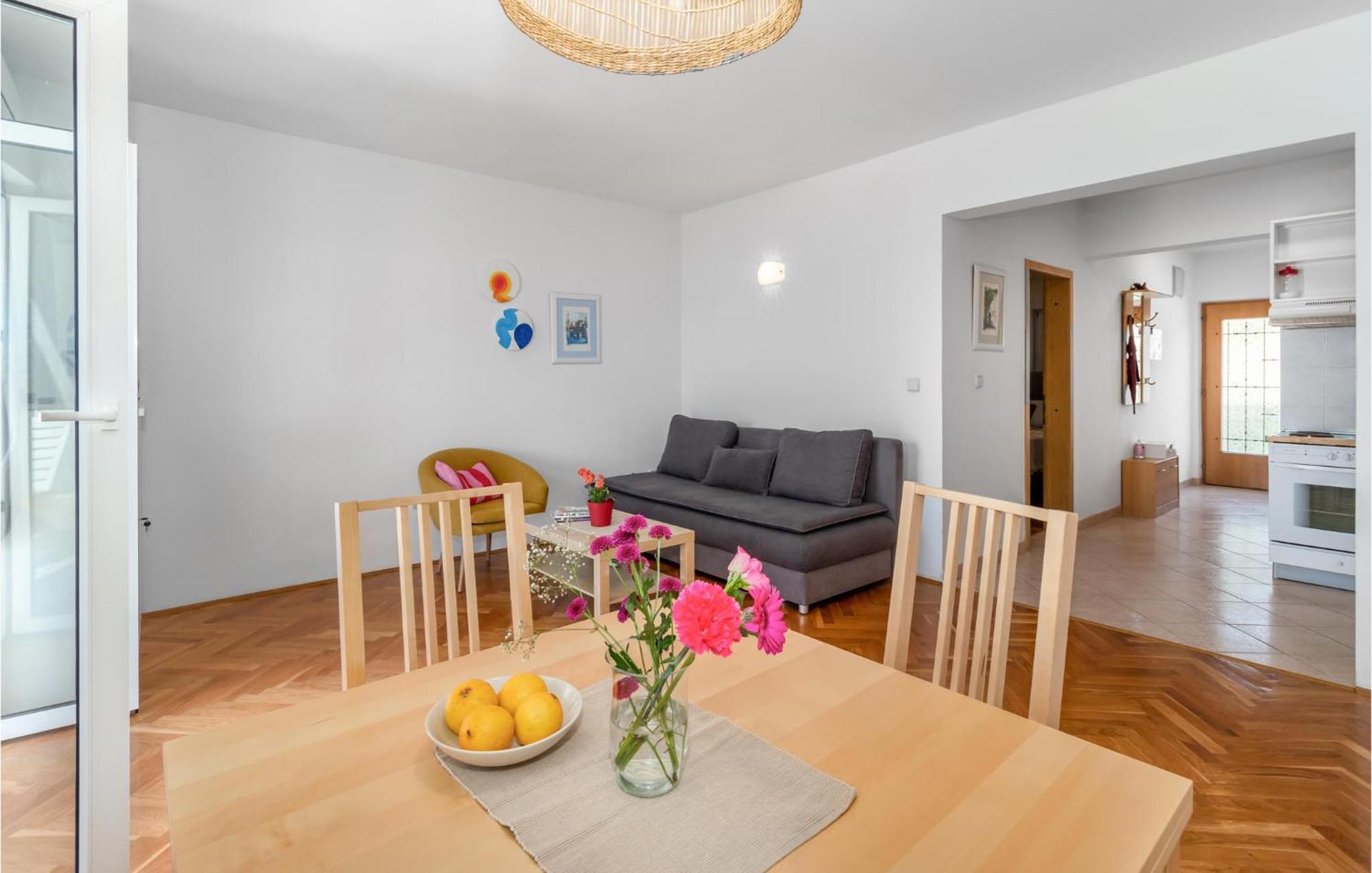 Lovely Apartment In Novi Vinodolski With Wifi Bagian luar foto