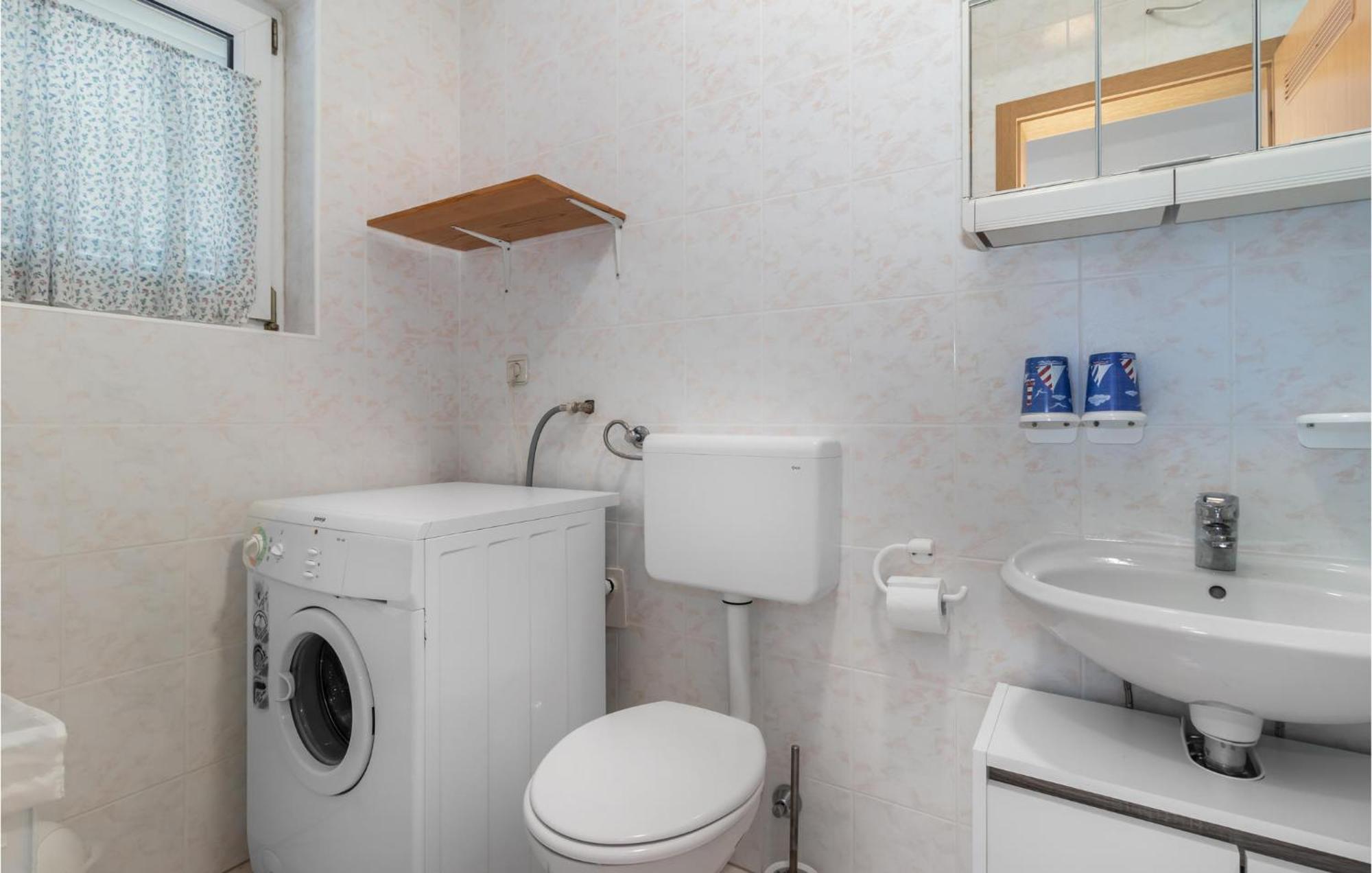 Lovely Apartment In Novi Vinodolski With Wifi Bagian luar foto